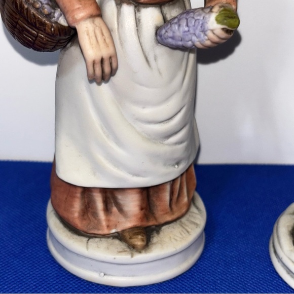 Vintage Figurine Set - Brown and Green Couple - Picture 8 of 13